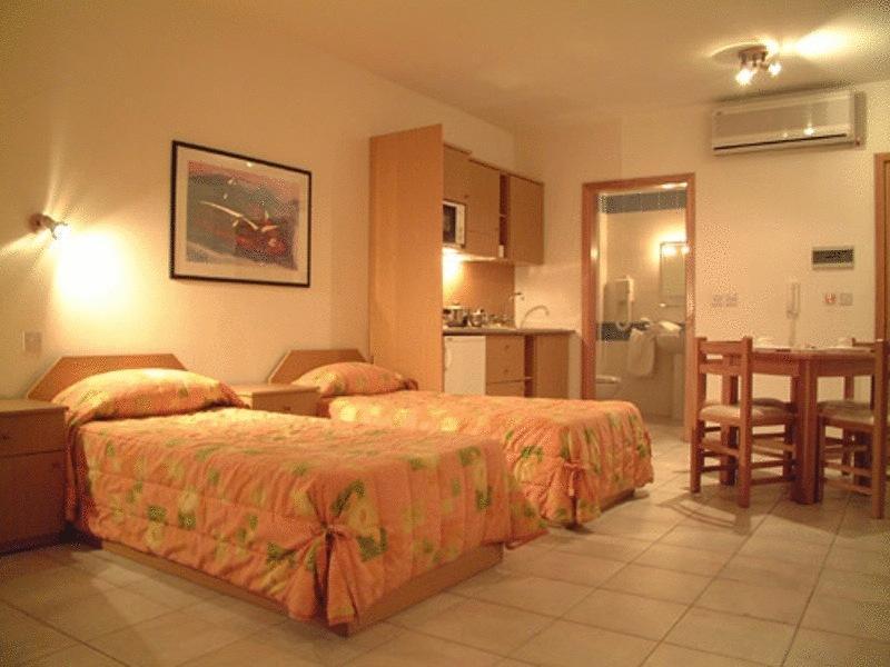 Empire Studio Apartments Saint Julian's Екстериор снимка